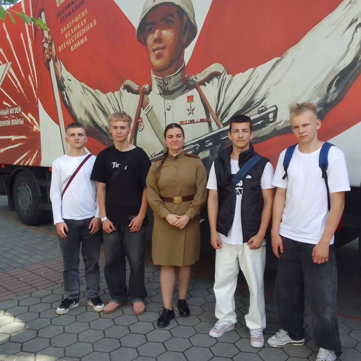 Военная выставка на колесах 