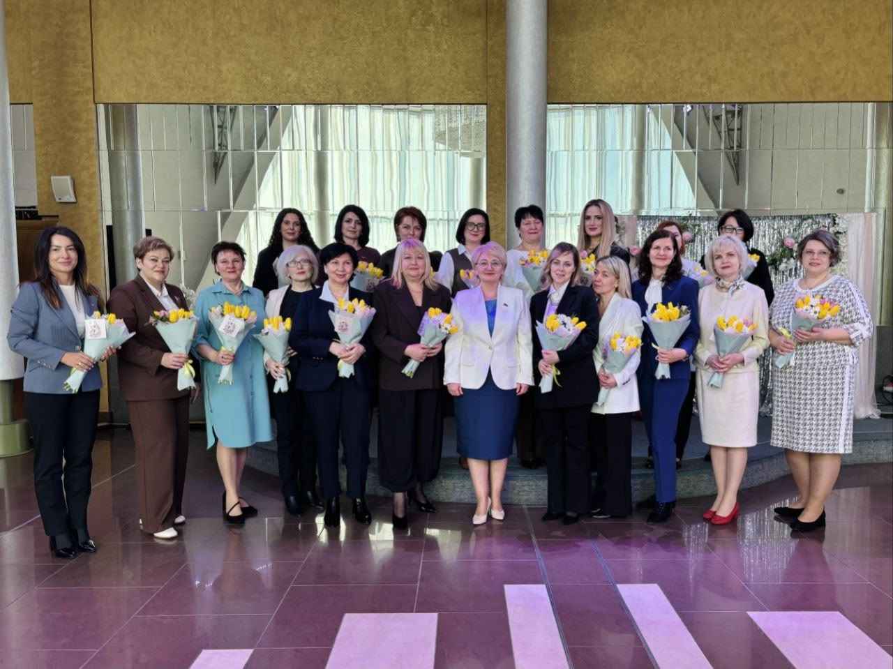 Торжественный прием женщин прошел в Октябрьском районе