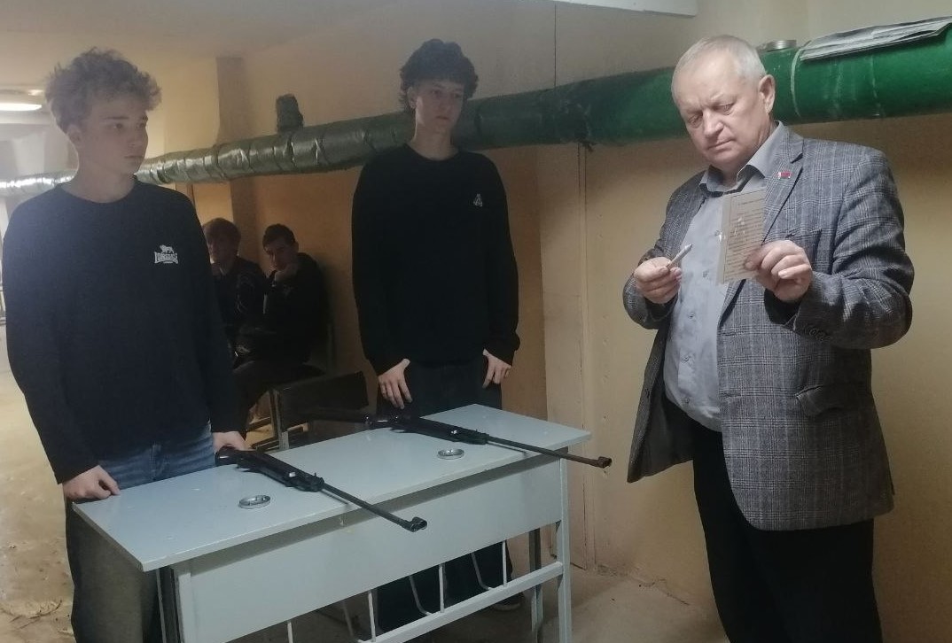 Служба начинается с азов